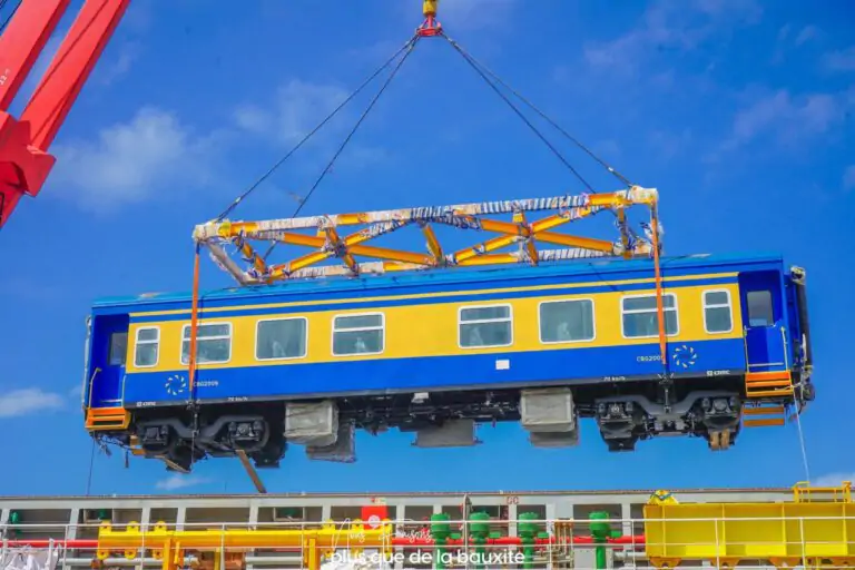 中国中车交付新型机车车辆助力几内亚铁路网现代化(图1) 640 (24).png