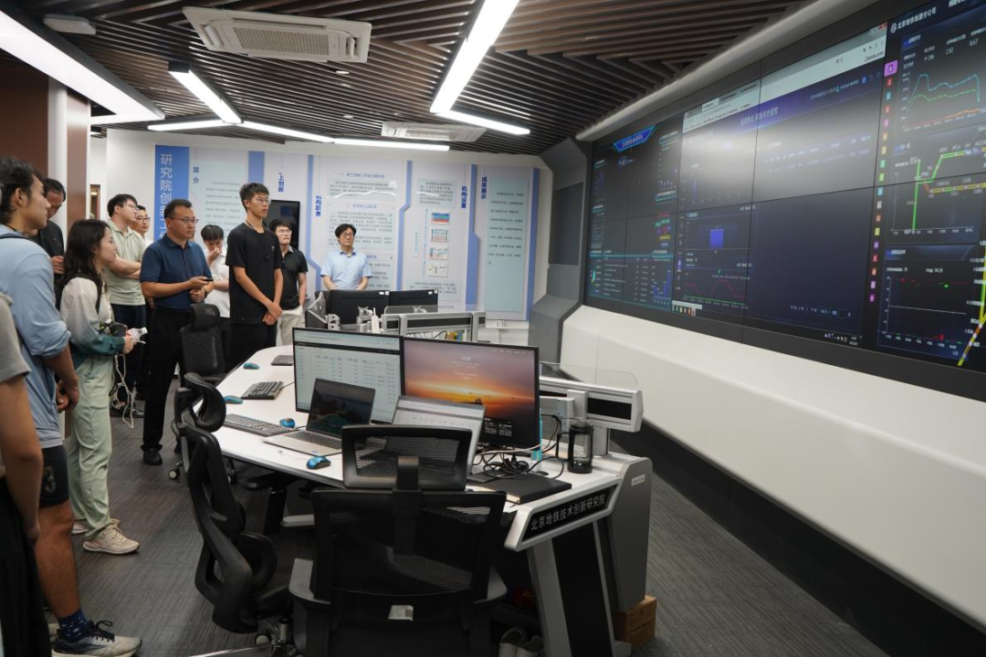 清华大学走进地铁公司技术创新研究院(图2) 640 (10).png