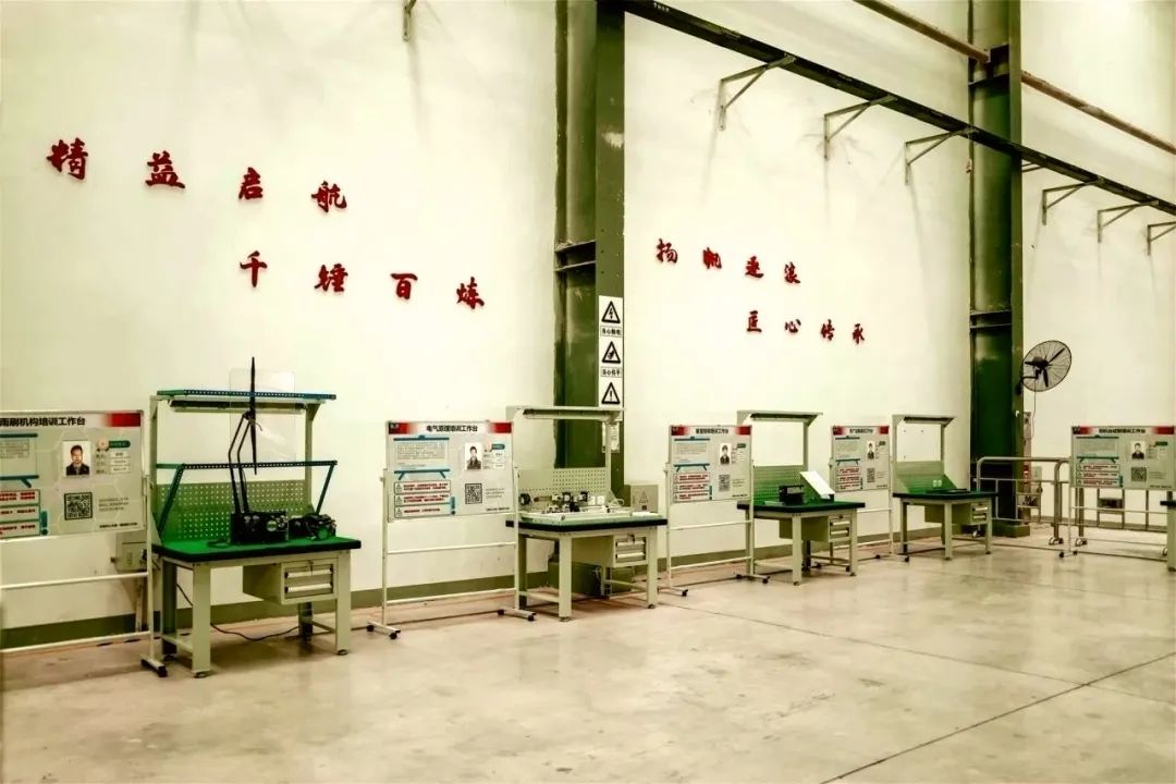 攻克制动系统自主维修难题!武汉地铁阳逻线25列车首次架修完成(图2) 图片