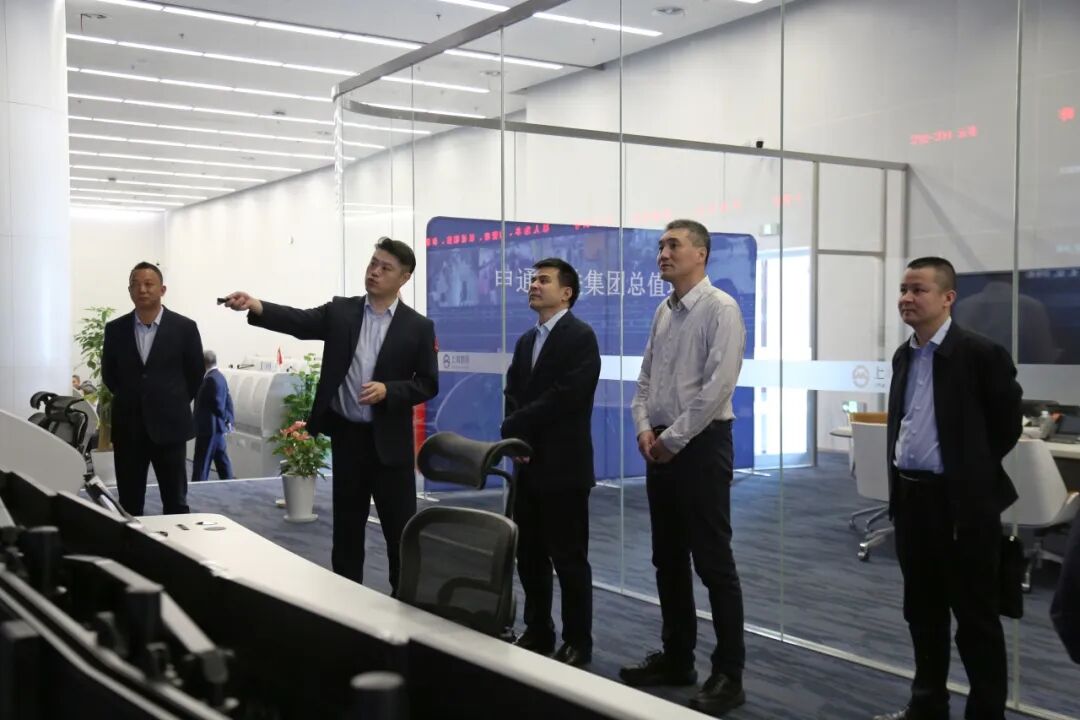 毕湘利会见央视上海总站党委书记、站长陈永庆(图2) 640 - 2025-10-30T170627.059.jpg