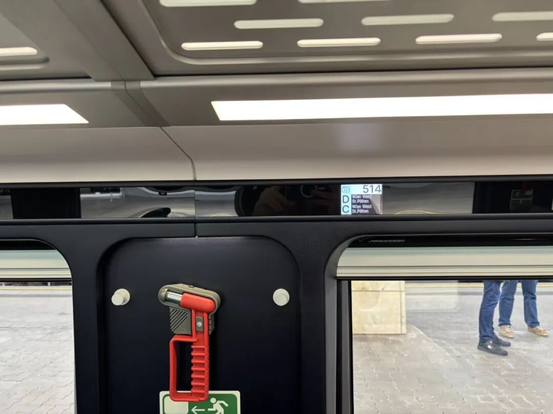 帅!中国中车双层列车正式弛聘维也纳(图6) 640 (12).jpg