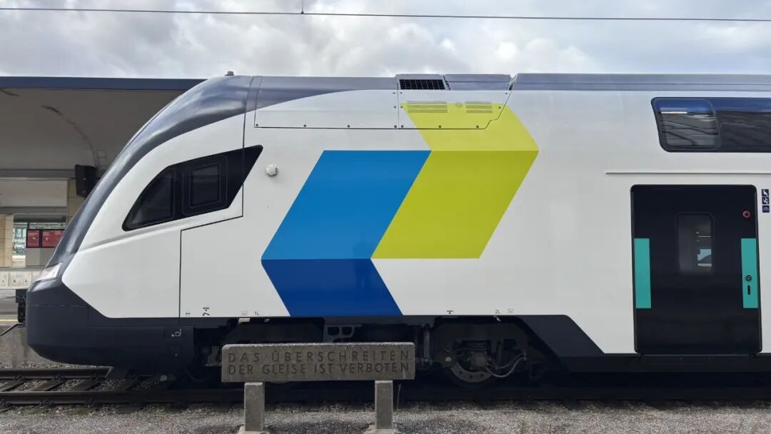 帅!中国中车双层列车正式弛聘维也纳(图1) 640 (7).jpg