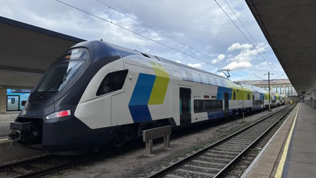 帅!中国中车双层列车正式弛聘维也纳(图2) 640 (8).jpg