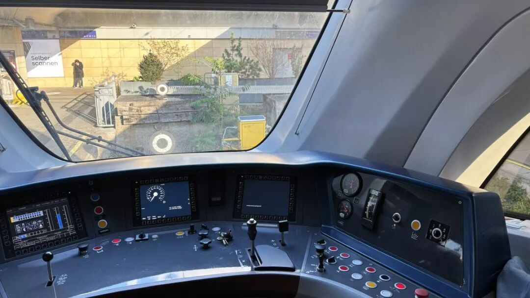 帅!中国中车双层列车正式弛聘维也纳(图4) 640 (10).jpg