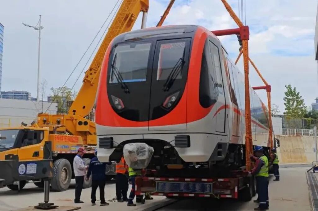 中车浦镇造南京地铁9号线首列车顺利交付(图1) 640 (34).jpg