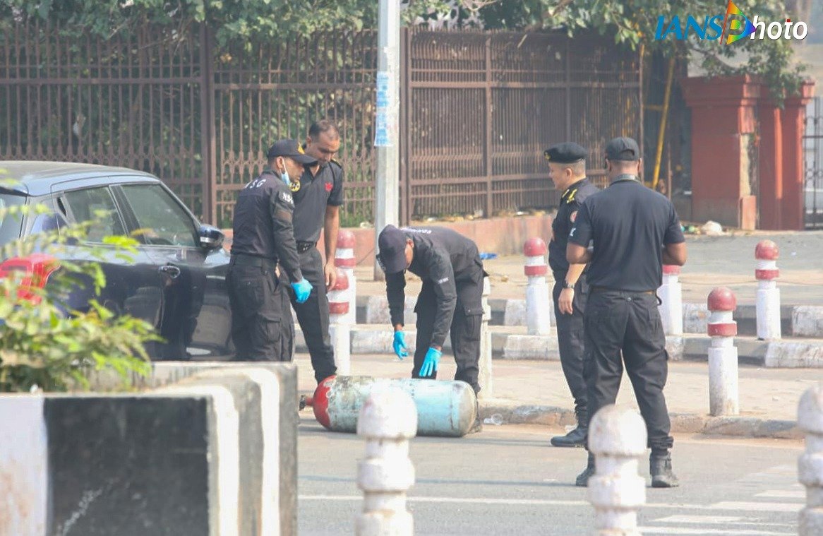 印度地铁站外汽车爆炸已致13人死亡(图1) G5dSPvPakAA0gLa.jpg