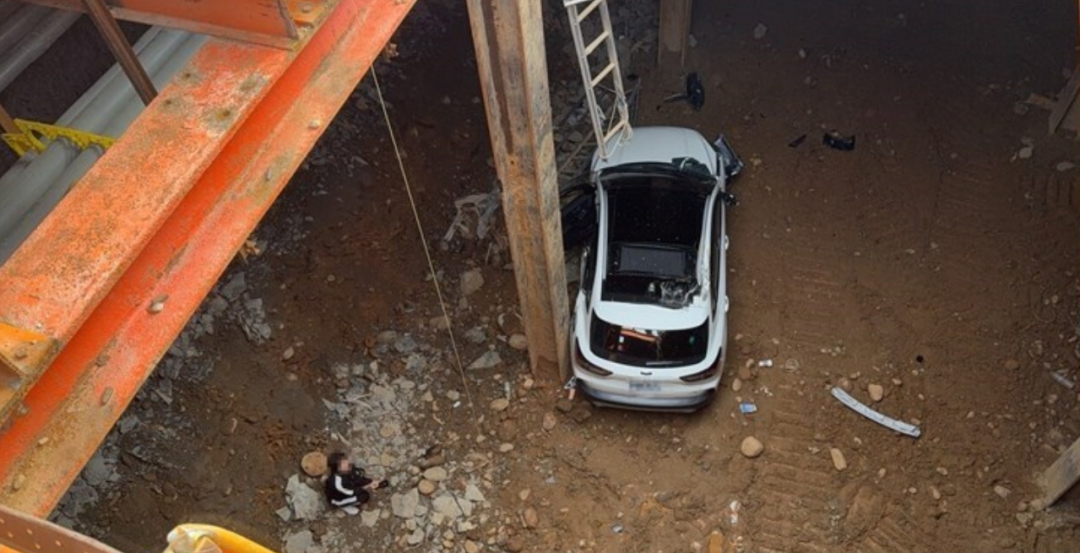 63岁台北司机坠入8米深地铁隧道施工区域(图1) 640 (24).png