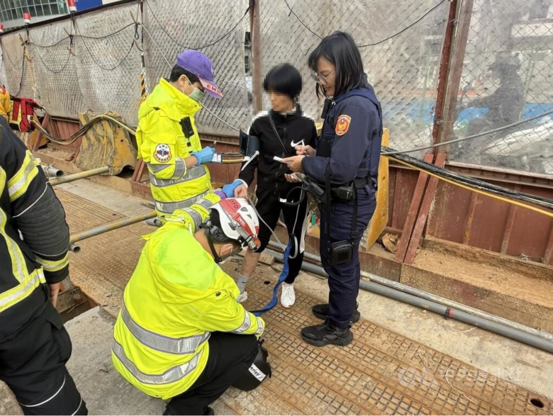 63岁台北司机坠入8米深地铁隧道施工区域(图2) 640 (25).png