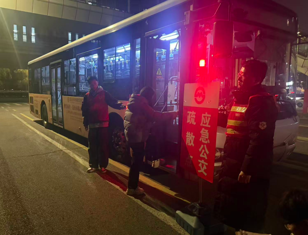 全国首个跨省轨道交通联合消防应急演练展开!(图3) 640 (35).png