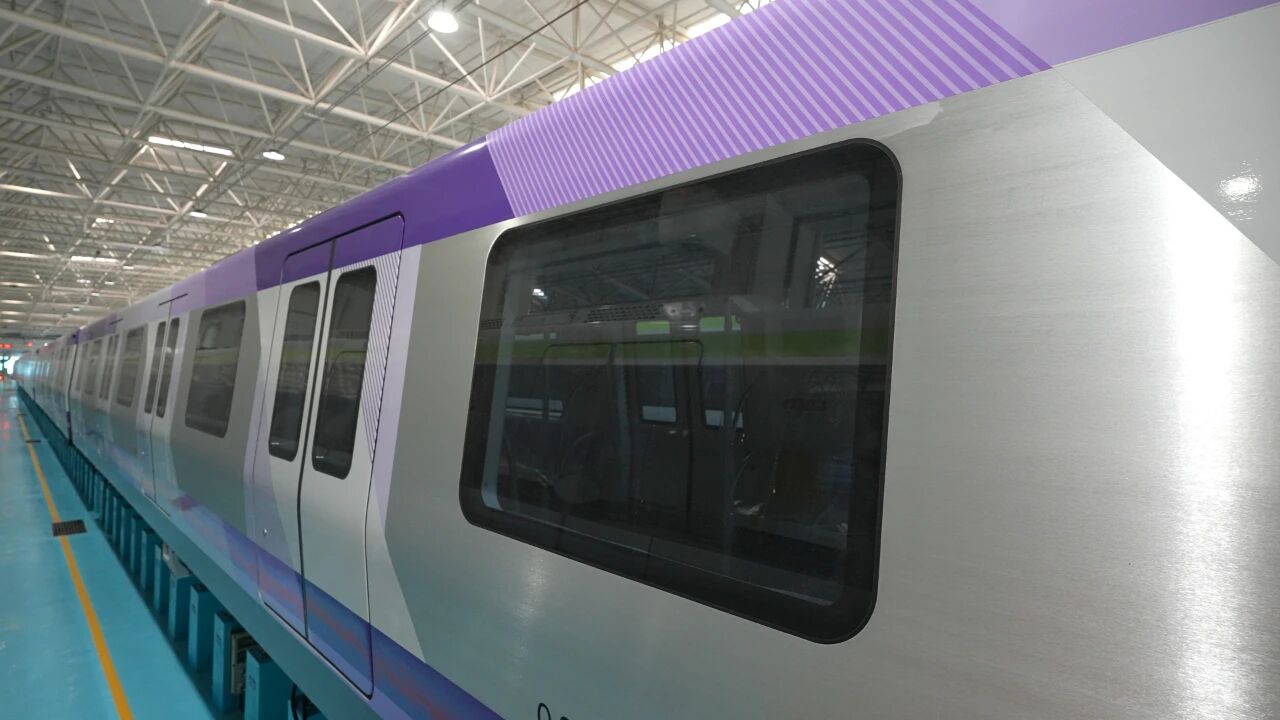 国内首列!“素颜”黑科技列车将在8号线投用(图2) 微信图片_2025-12-02_091726_859.jpg