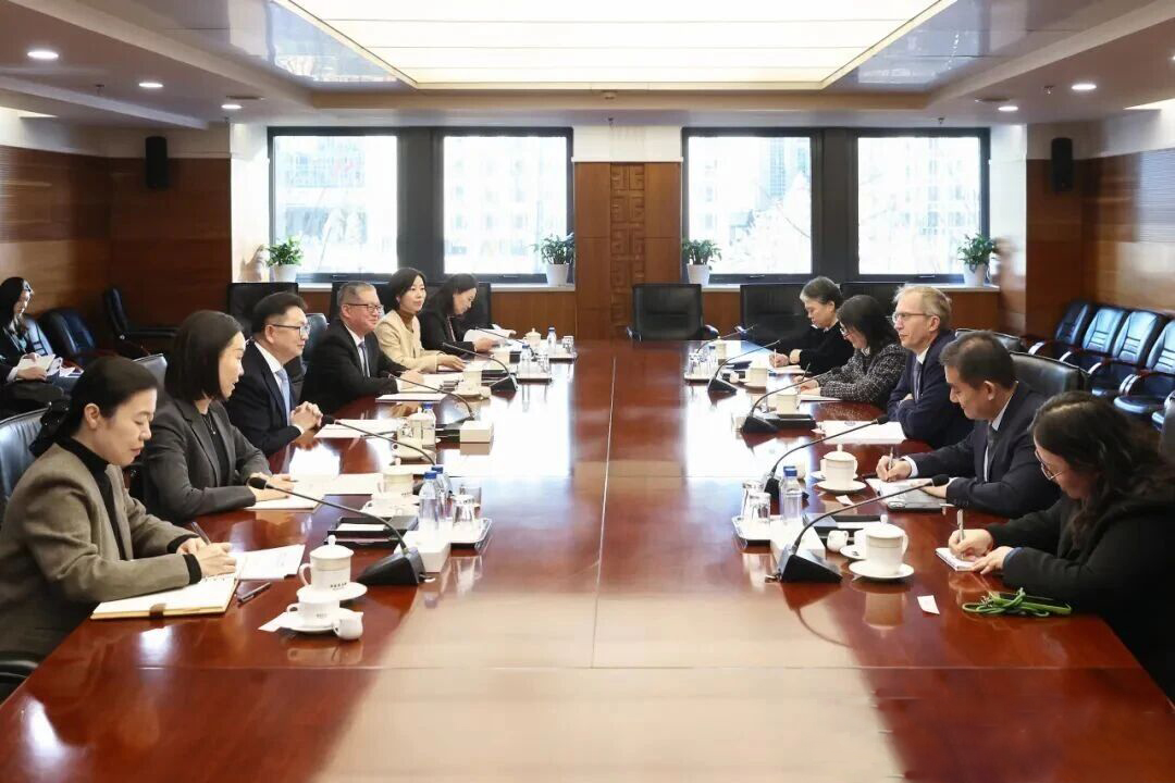 中法轨道合作再上新台阶!商务部高层接见阿尔斯通首席+阿尔斯通获得广州地铁列车改造合同(图1) yeyeye.jpg