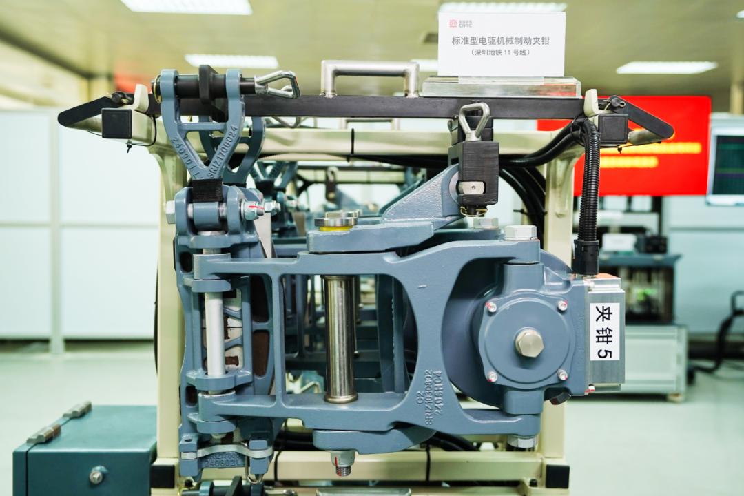 国内首个时速120公里地铁电驱机械制动系统通过载客运行前专家评审(图3) 640 (17).png