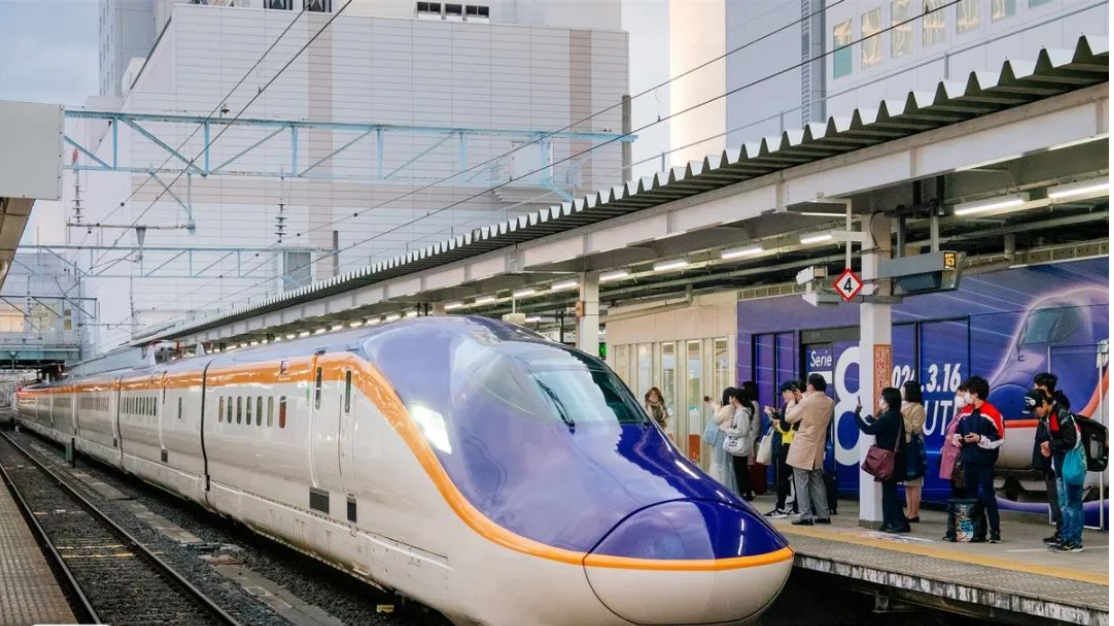 日本最新一代新干线列车E8系开跑(图3)