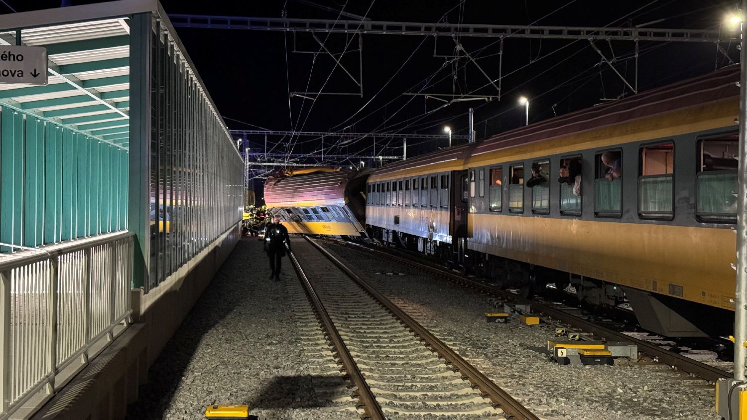 捷克发生火车相撞事故 至少4人遇难(图1)