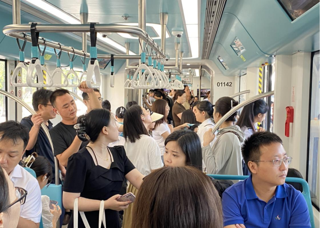 全國首發(fā)！宜賓氫能源智軌電車正式投運(圖2)