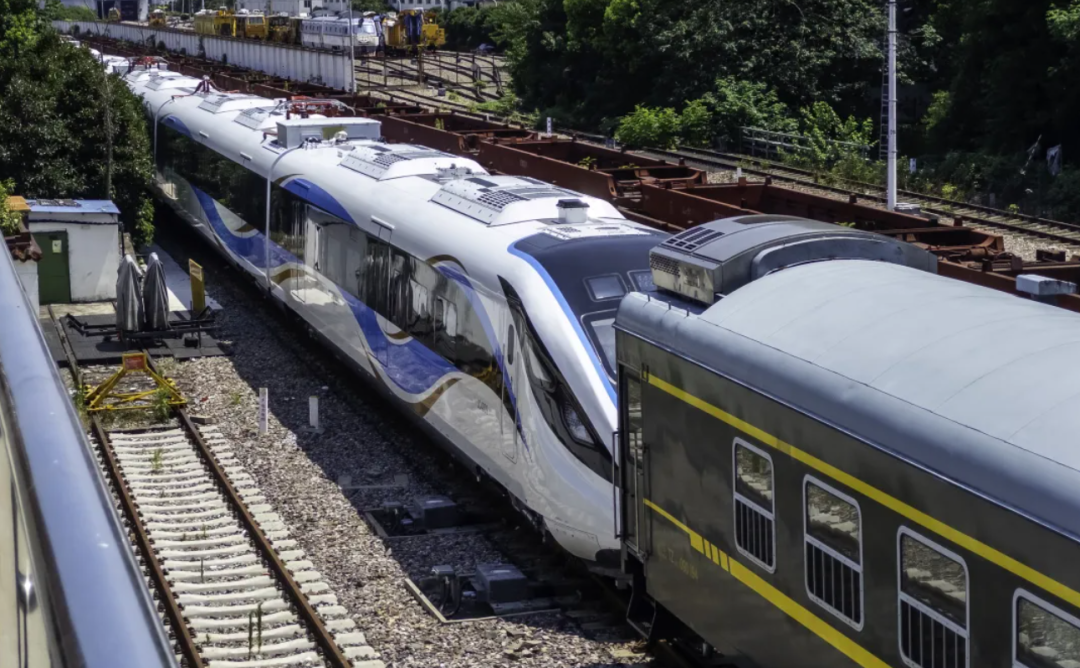 機場聯絡線機車長啥樣？帶你體驗上海機場聯絡線列車深夜"漫游"(圖1)