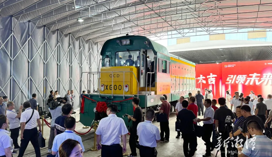 Hunan's first QCD-800 pure electric new energy shunting locomotive rolled off the assembly line in Xiangtan (Figure 2)