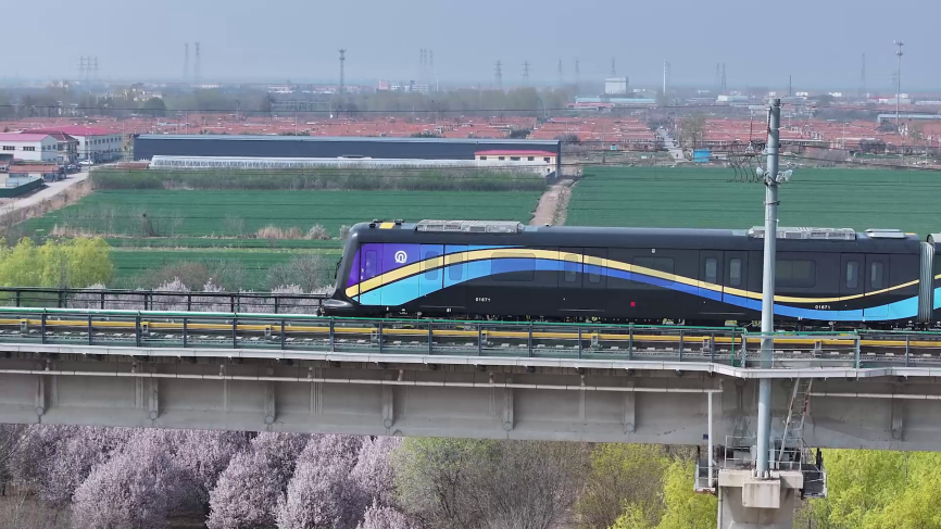 青島地鐵1號線碳纖維示范列車項目順利通過專家評審(圖1)