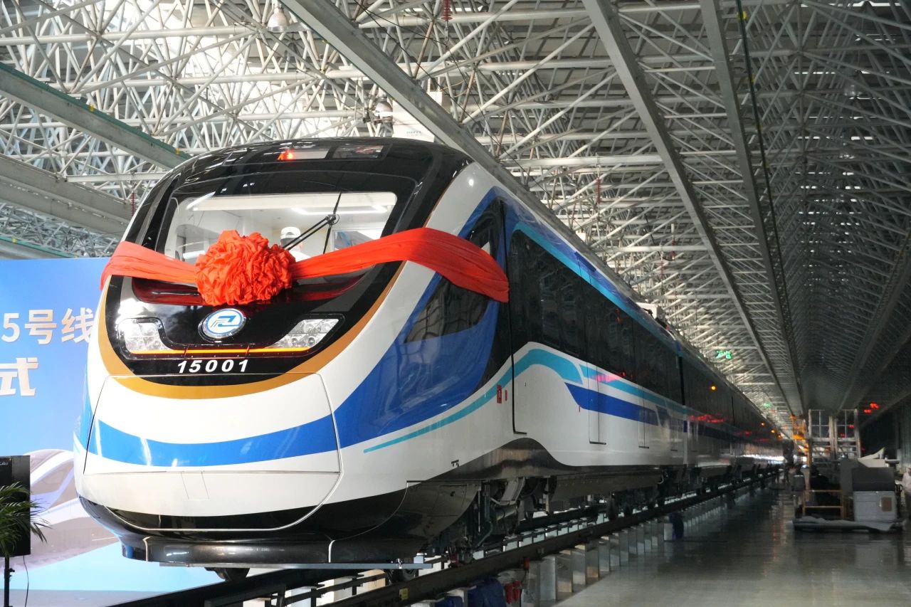 The country's first six-car urban rail express train rolled off the assembly line of CRRC long-distance passenger (Figure 2)